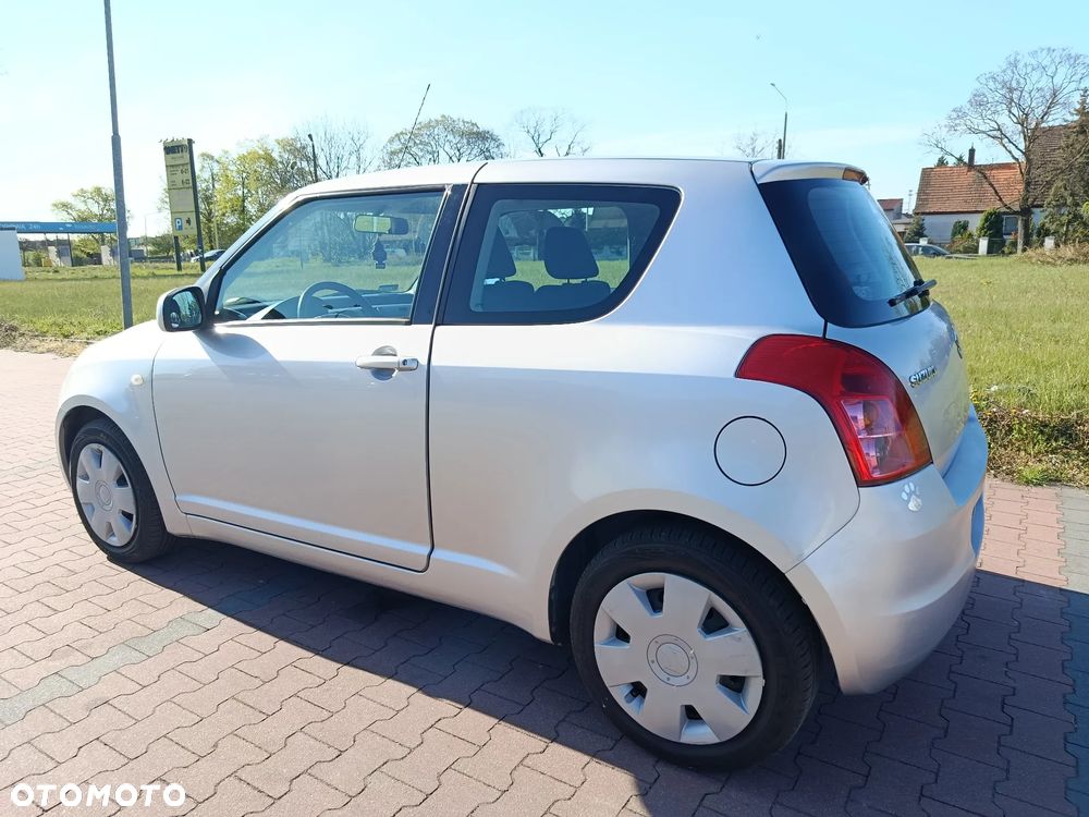 Suzuki Swift 1.3 Sakura - 3