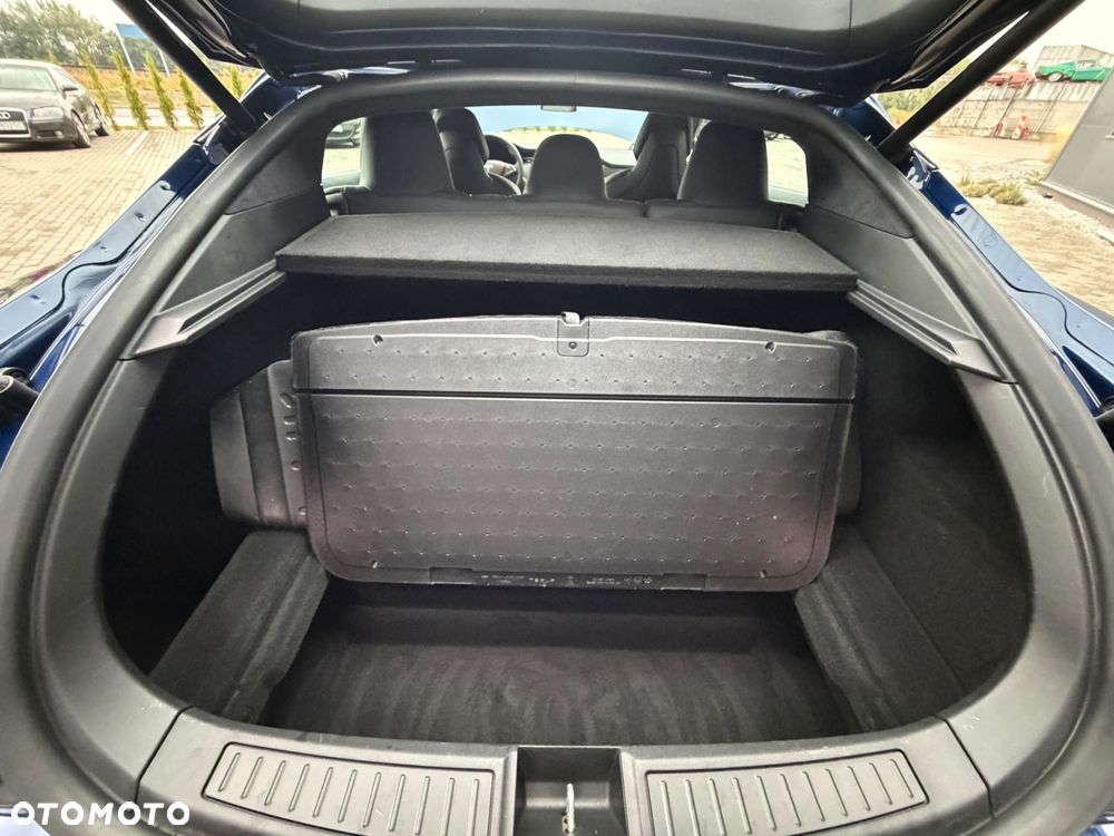 Tesla Model S - 18