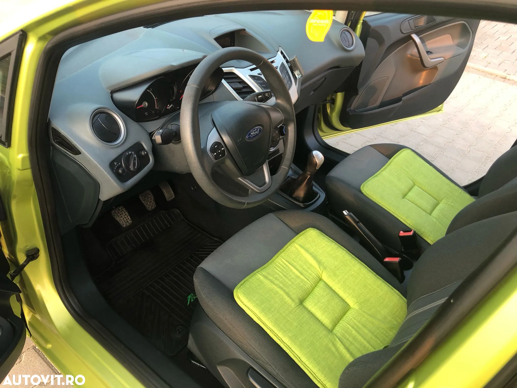 Ford Fiesta 1.25i Ambiente - 6