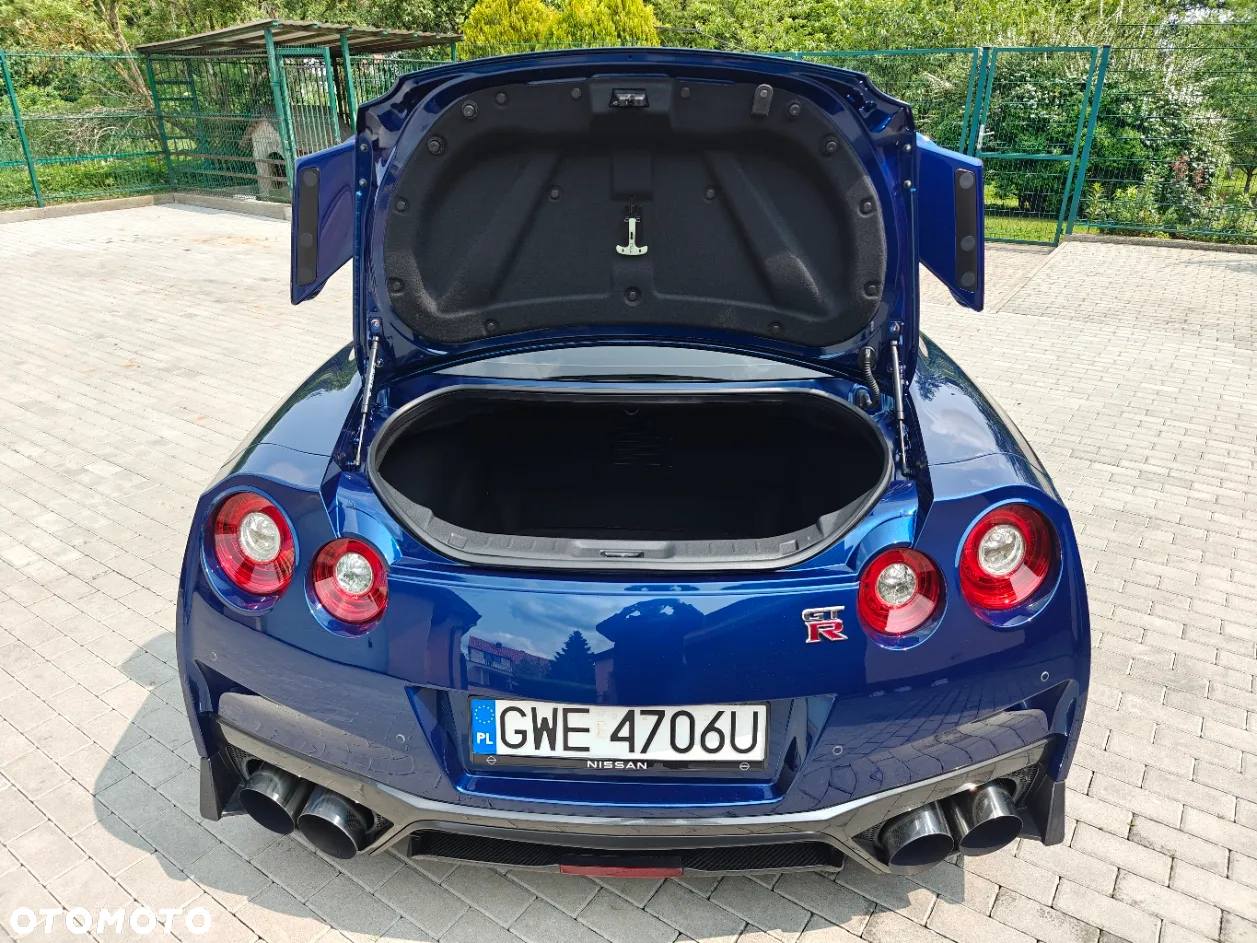 Nissan GT-R Prestige Edition - 12
