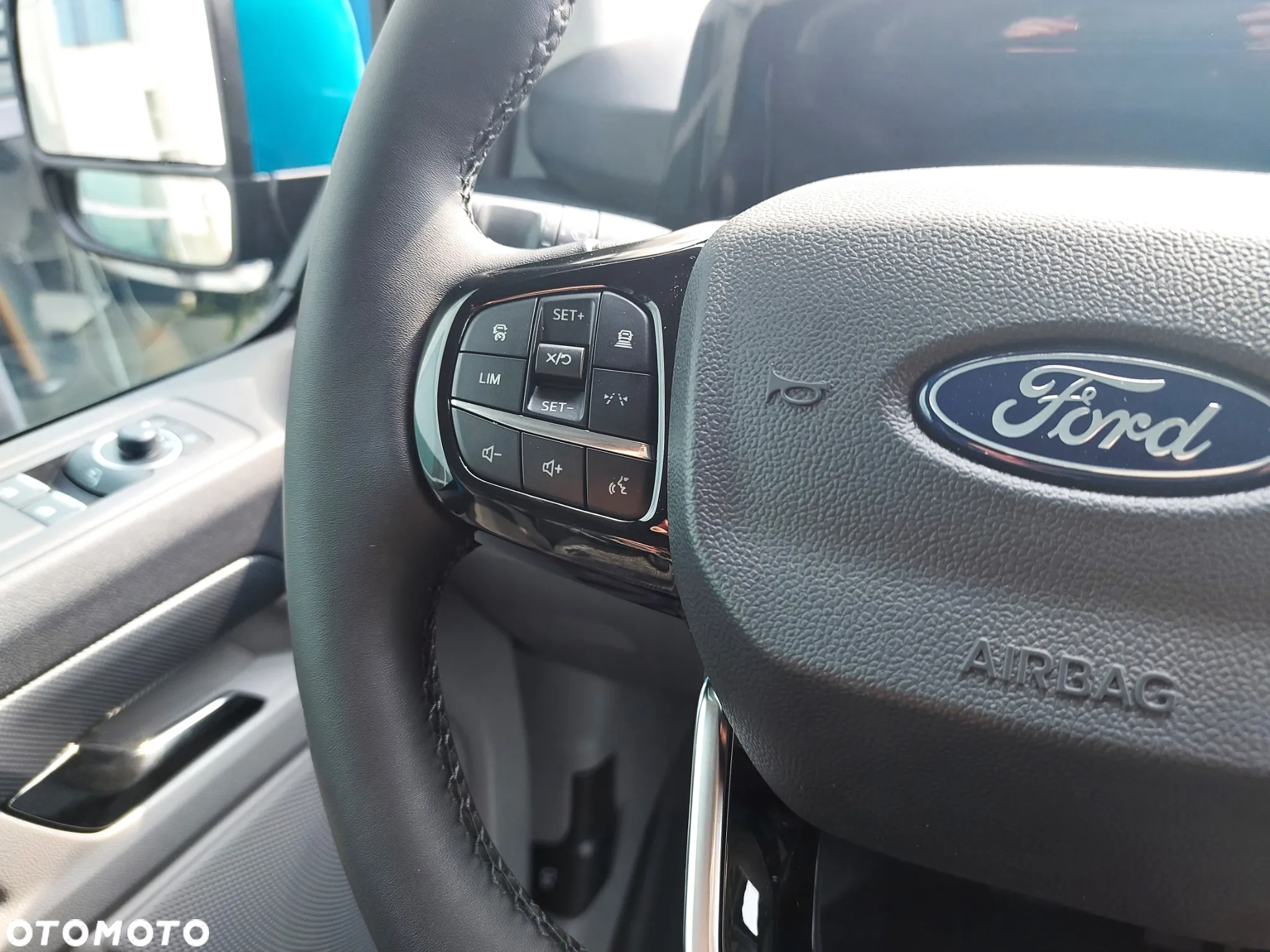 Ford Transit E-Custom - 18