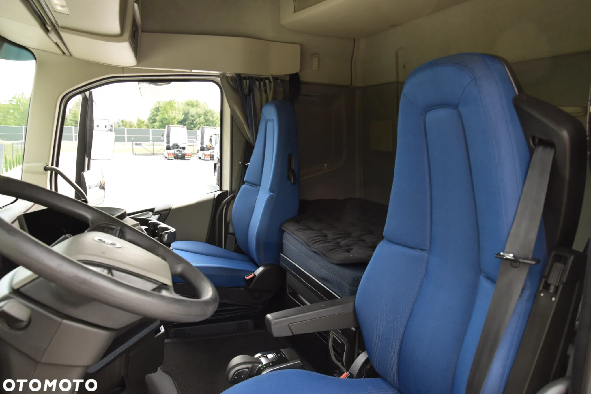 Volvo FH500 / EURO 6 / NOWY MODEL / KLIMATYZACJA POSTOJOWA / ACC / LEDY / 2 ZBIORNIKI PALIWA / FULL SPILERY / SERWISOWANY / SPROWADZONY - 37
