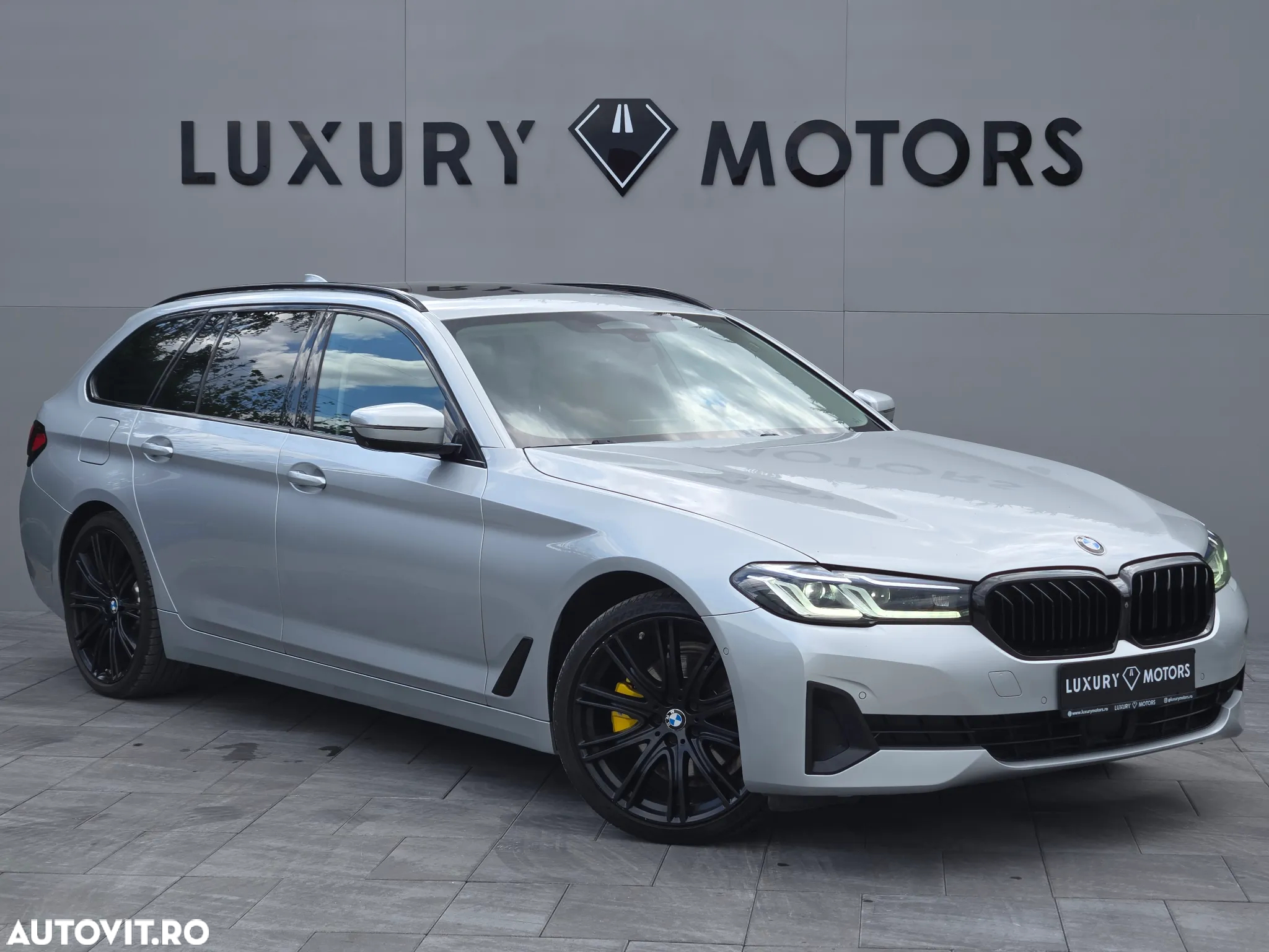 BMW Seria 5 520d Touring Aut. Luxury Line - 2