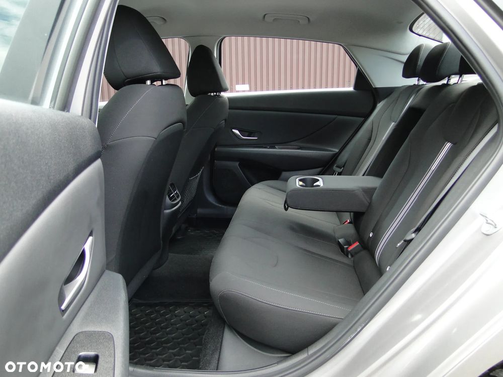 Hyundai Elantra 1.6 Smart - 27