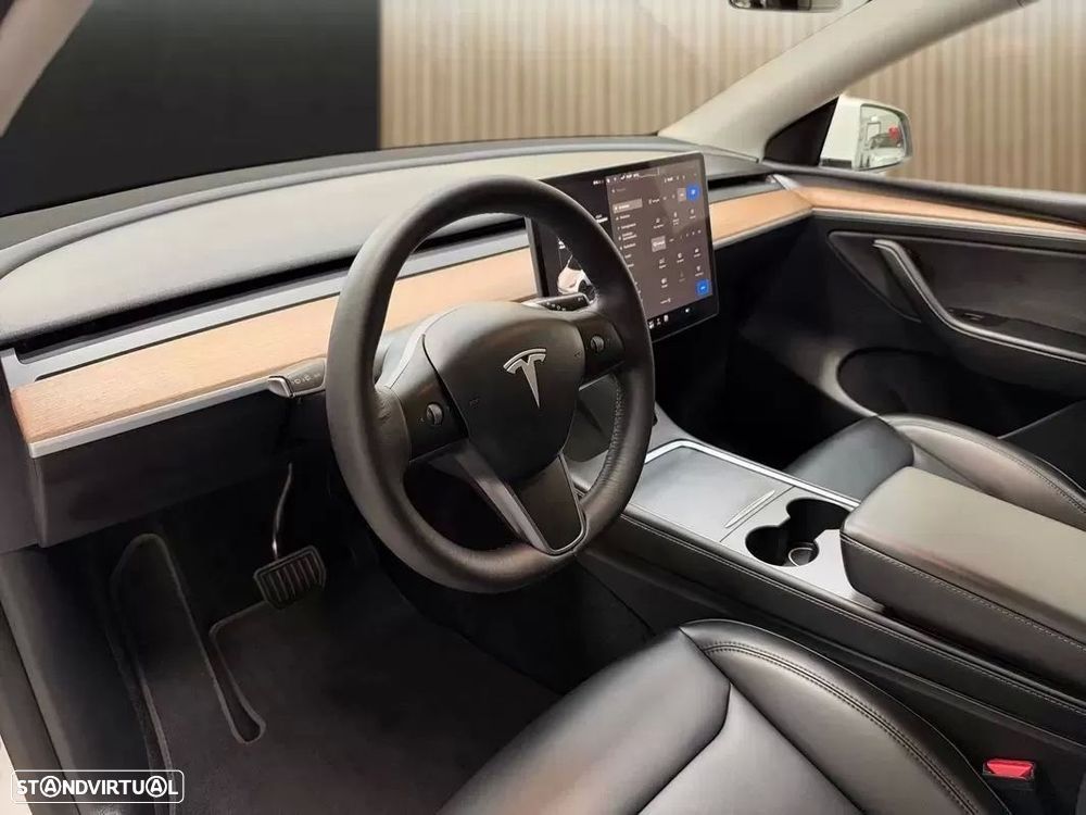 Tesla Model Y Long Range Dual Motor AWD - 8