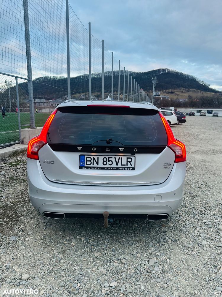 Volvo V60 D6 Plug-In-Hybrid AWD Geartronic Summum - 3