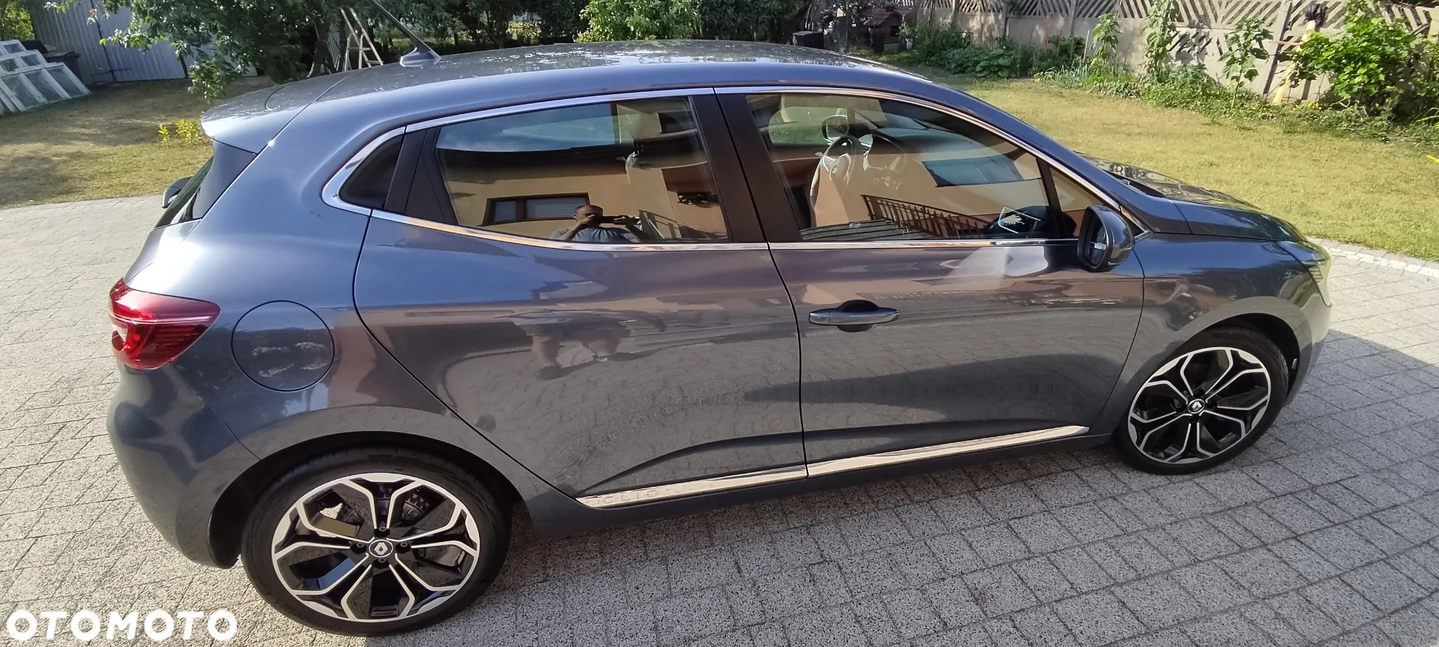 Renault Clio TCe 100 INTENS - 23