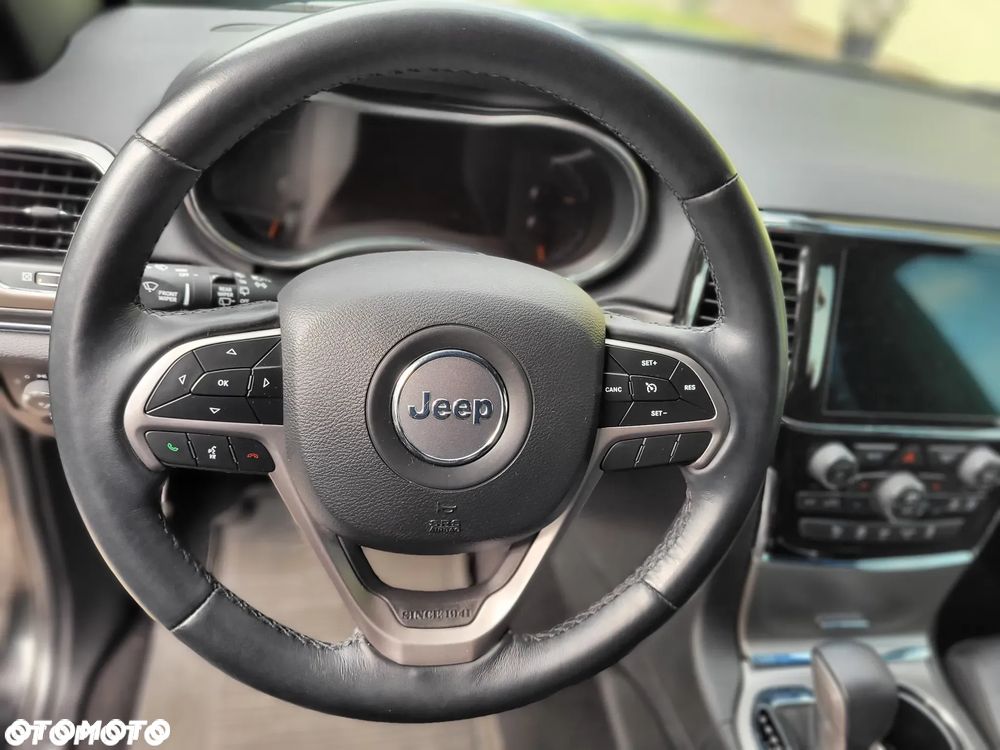 Jeep Grand Cherokee - 17