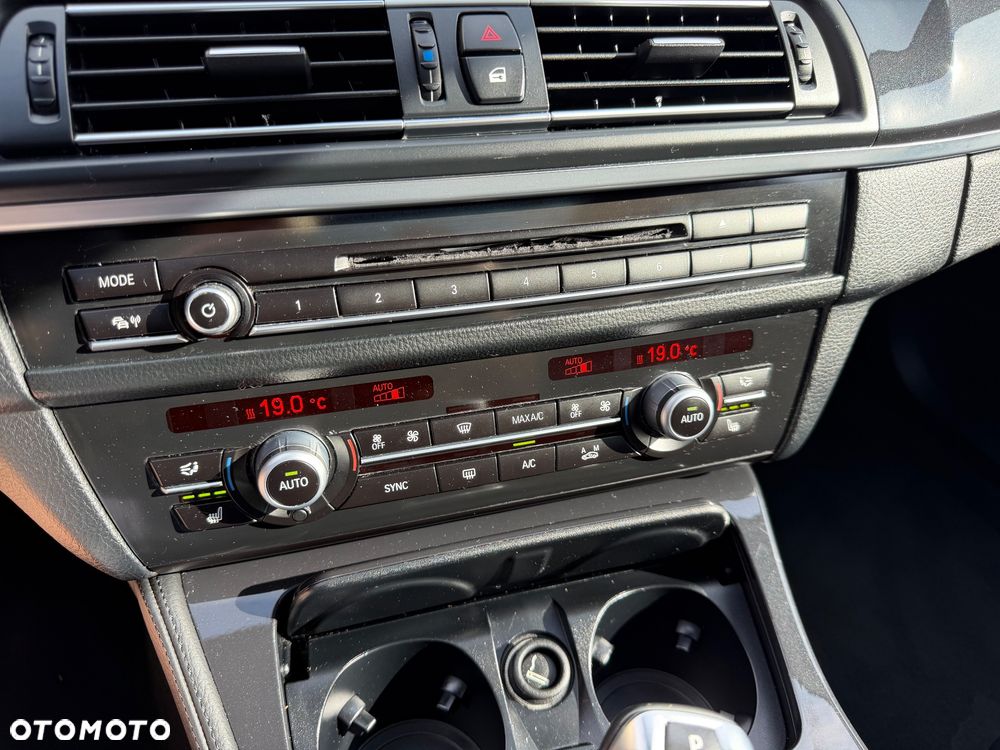 BMW Seria 5 520d Luxury Line - 33