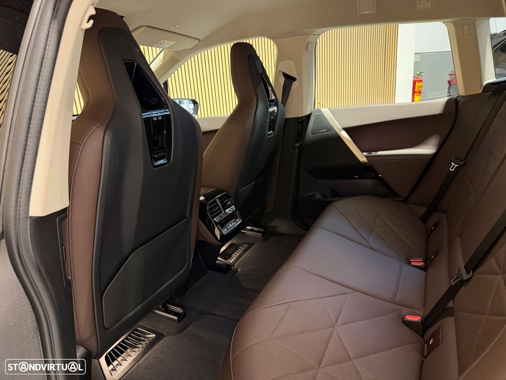 BMW iX xDrive40 - 34