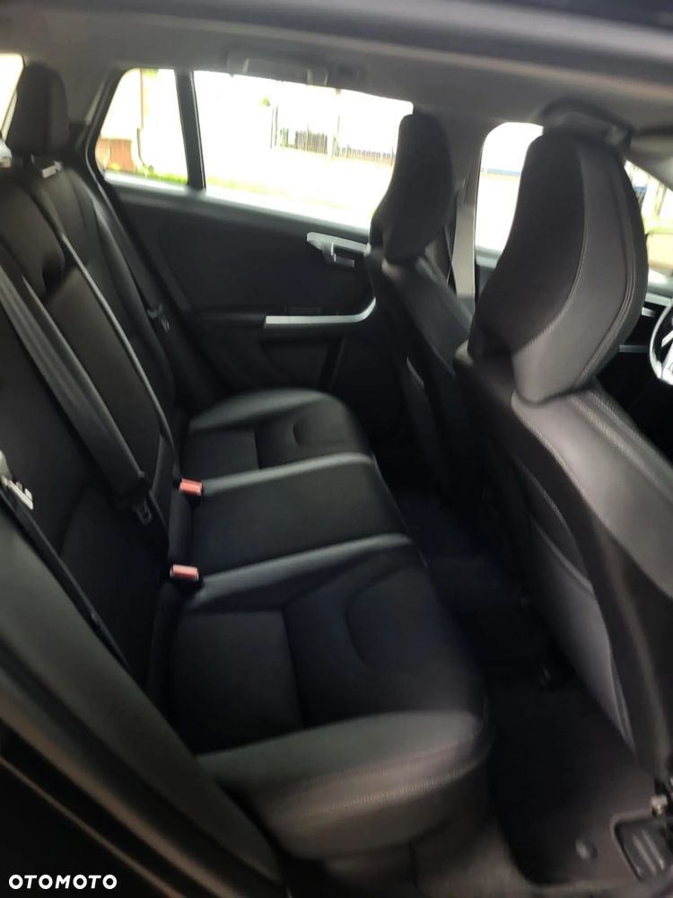 Volvo V60 D4 Drive-E Momentum - 10