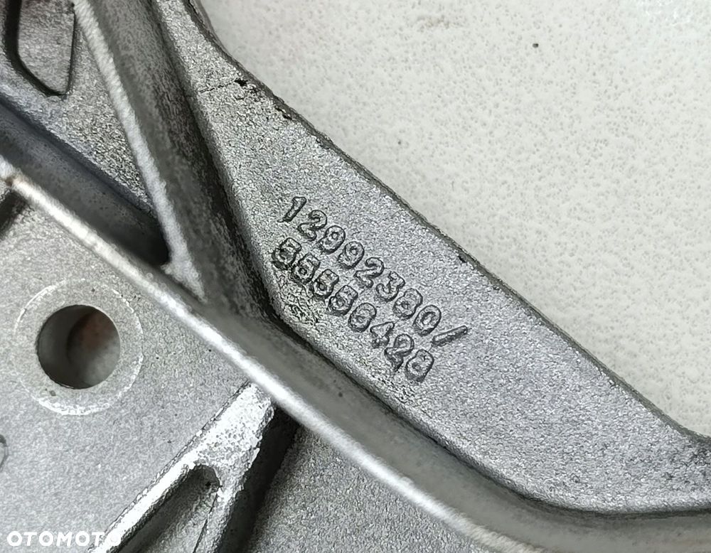 OBUDOWA POMPA OLEJU OPEL ASTRA J 1.6 T 55582107 - 4
