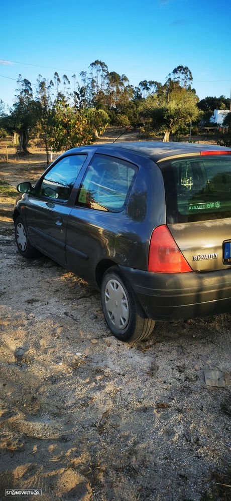 Renault Clio 1.9 D RN - 9