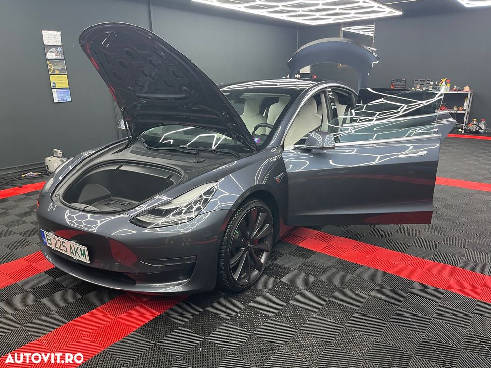 Tesla Model 3 - 12