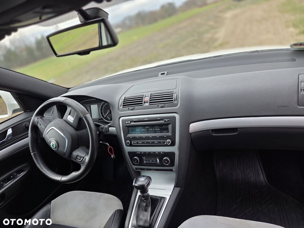 Skoda Octavia 2.0 TDI DPF DSG RS - 17