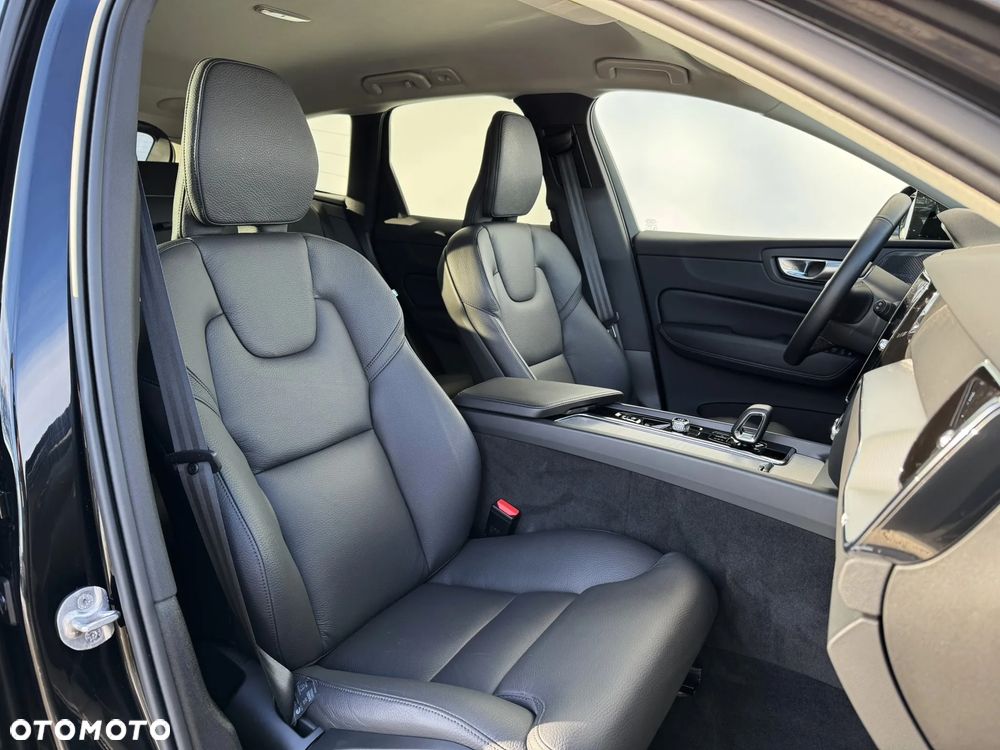 Volvo XC 60 B4 D AWD Plus Bright - 12