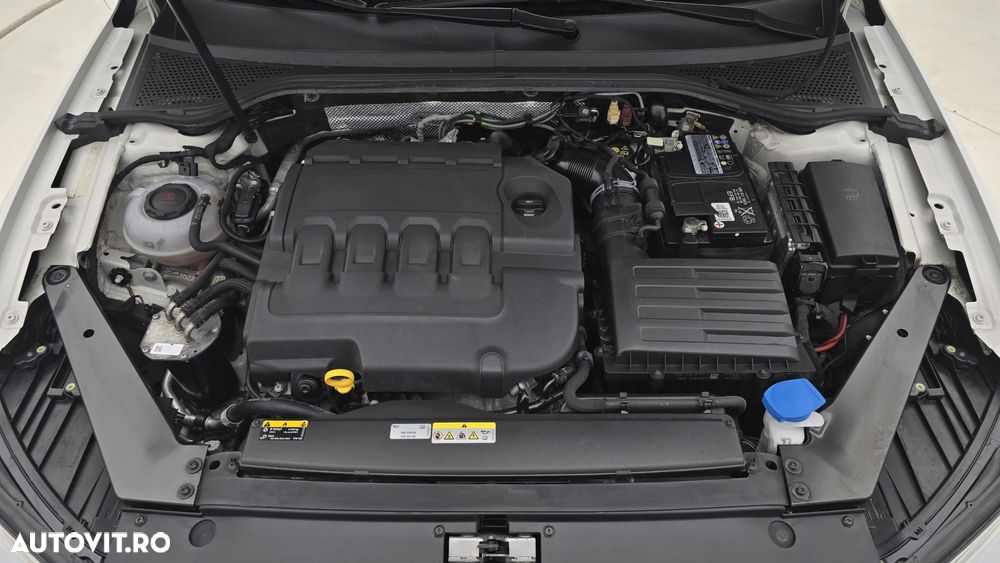 Volkswagen Passat 2.0 TDI DSG Comfortline - 23