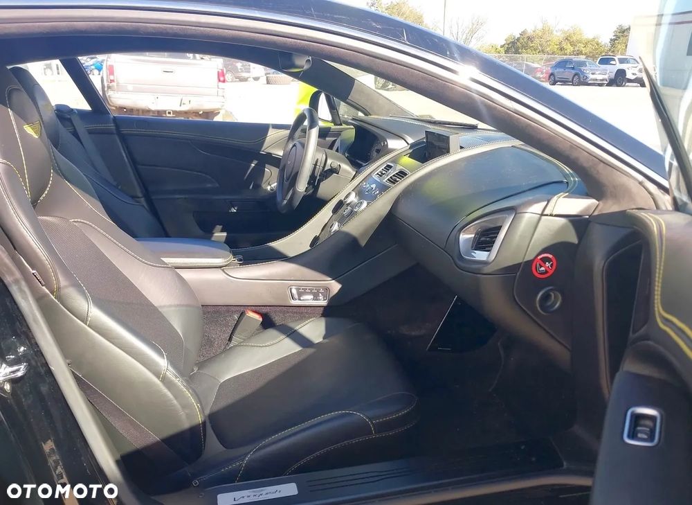 Aston Martin Vanquish Coupe - 22