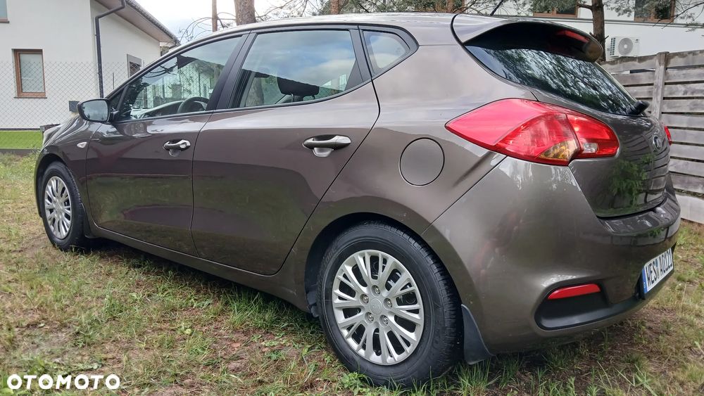 Kia Ceed - 8