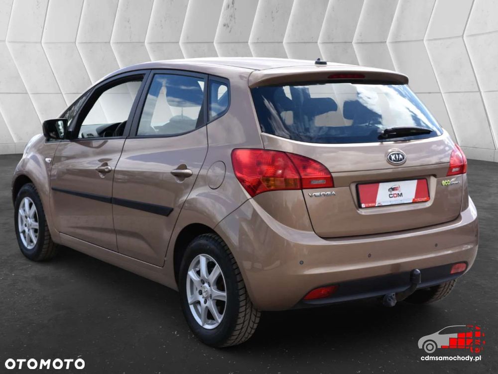 Kia Venga - 8