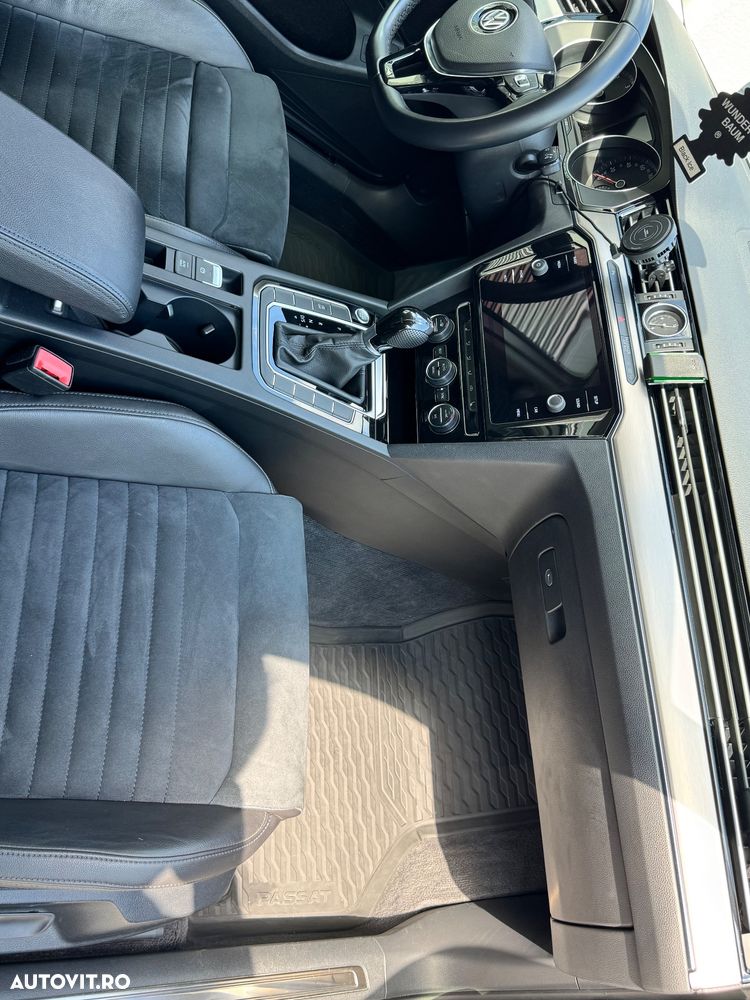 Volkswagen Passat 2.0 TDI DSG Highline - 11