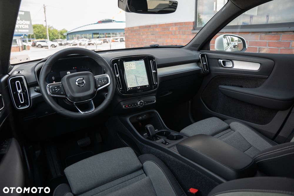 Volvo XC 40 B3 B DKG Plus Bright - 24