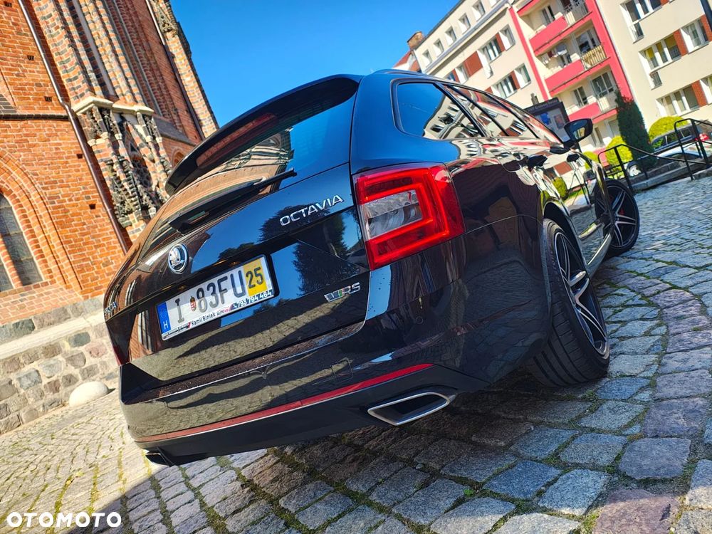 Skoda Octavia Combi 2.0 TDI RS - 36