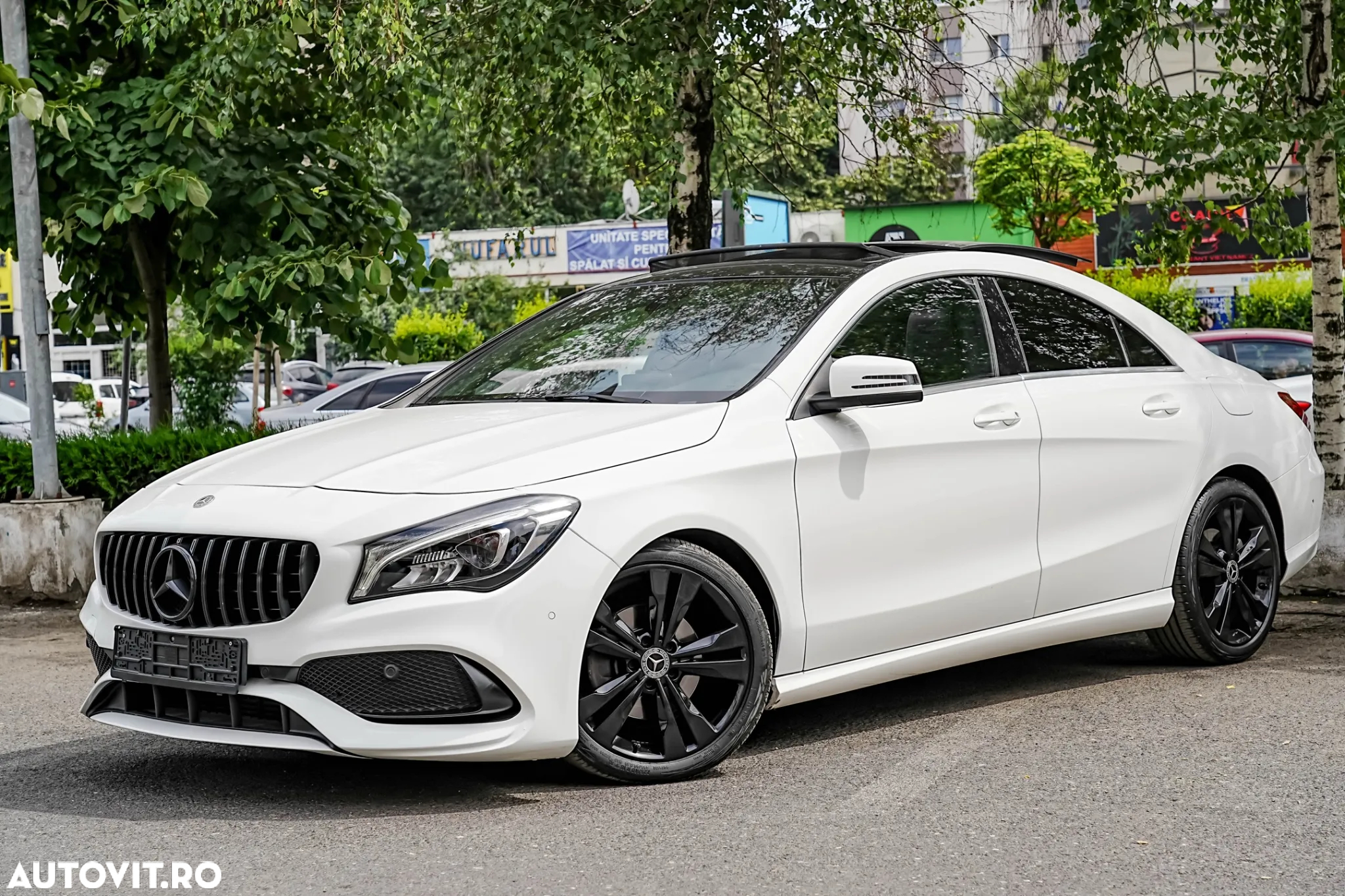 Mercedes-Benz CLA 180 7G-DCT AMG Line - 2