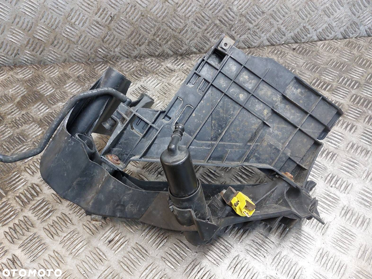 ŚLIZG BŁOTNIKA PRAWY + SPRYSKIWACZ LAMPY AUDI A5 8T 8T0805608R - 2