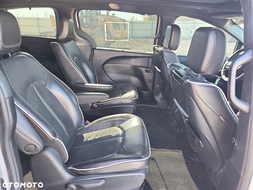 Chrysler Pacifica - 9