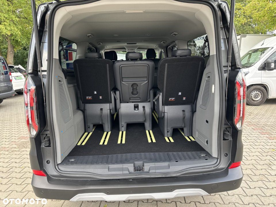 Ford Tourneo Custom - 17