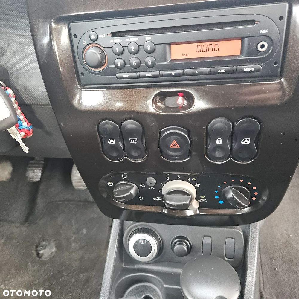 Dacia Duster 1.6 Laureate 4x4 - 15