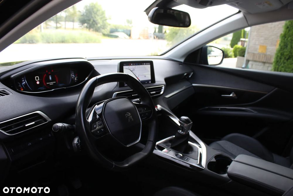 Peugeot 3008 1.2 PureTech Allure S&S - 17