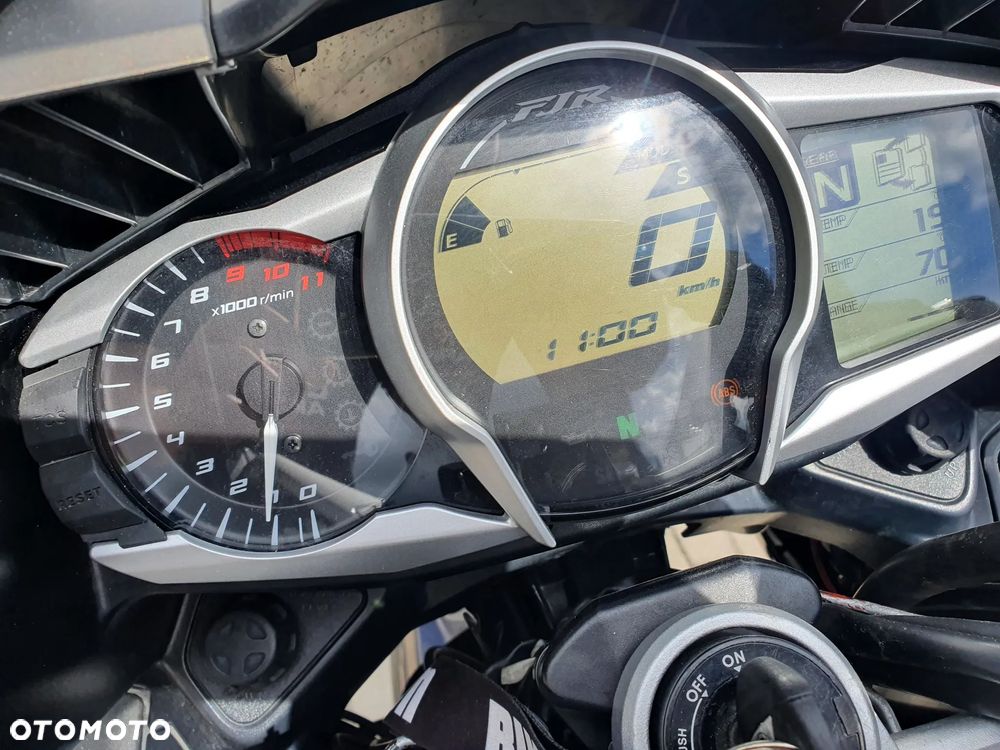 Yamaha FJR - 13
