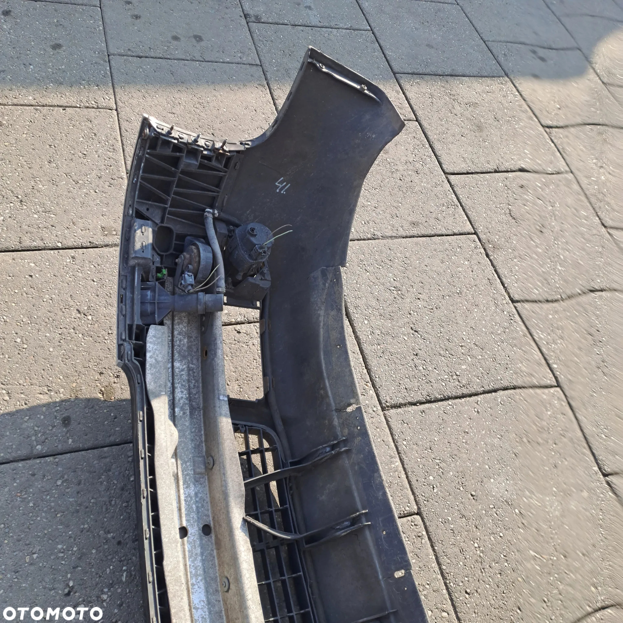 Audi A6 C5 FL zderzak przedni pod Xenon spryski kod lakieru LZ9W - 17