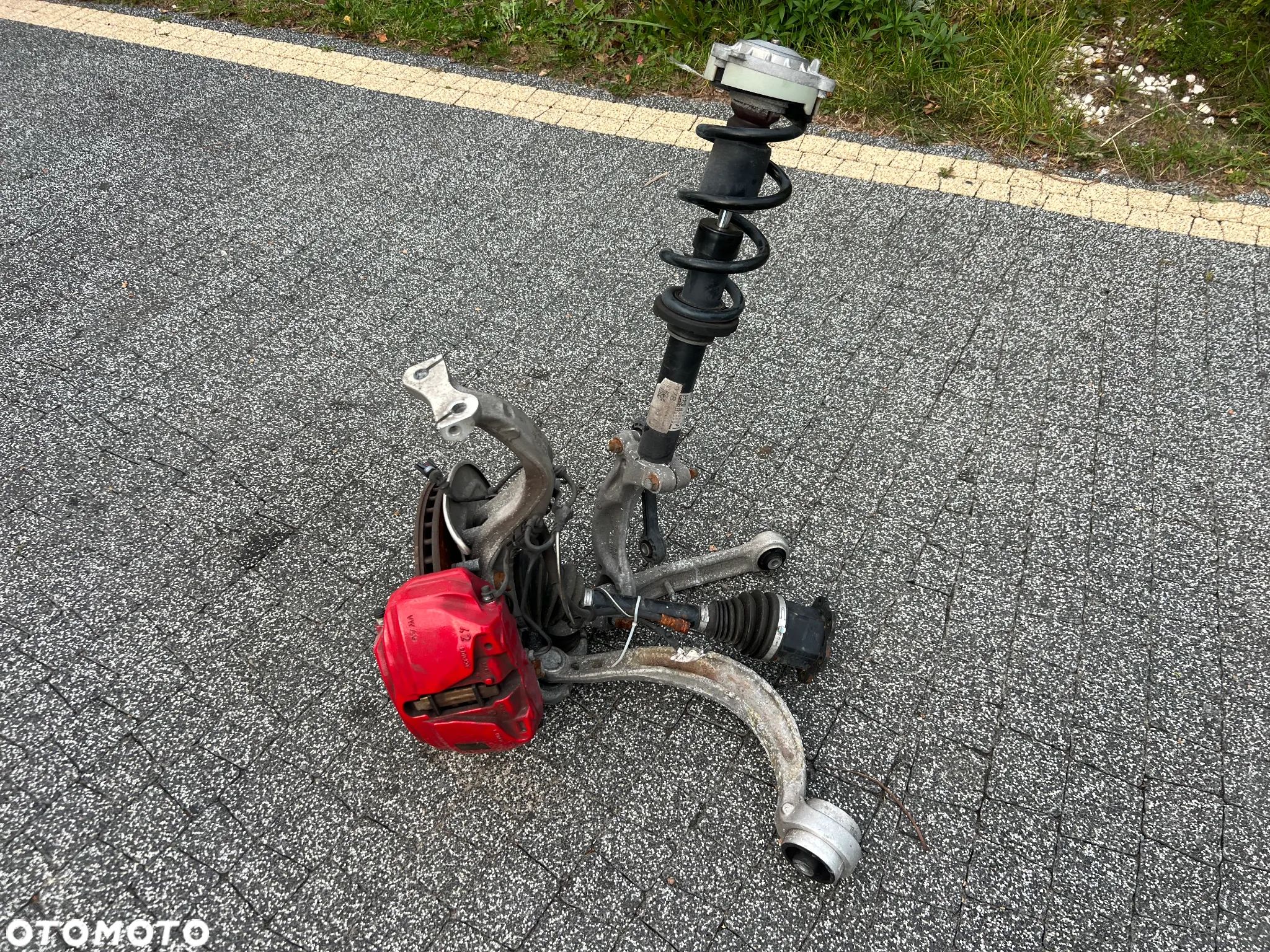 ZWROTNICA LEWA WAHACZ AMORTYZATOR AUDI A4 B9 A5 8W lift S LINE 8W0407559 - 1
