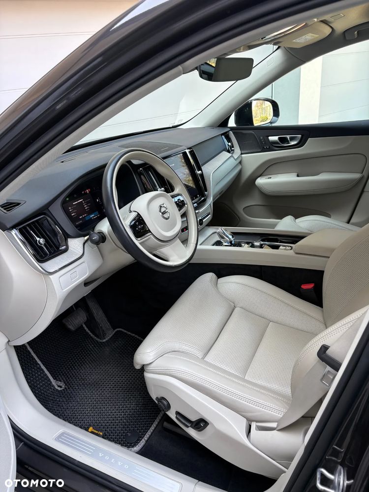 Volvo XC 60 B4 B Plus Dark - 5