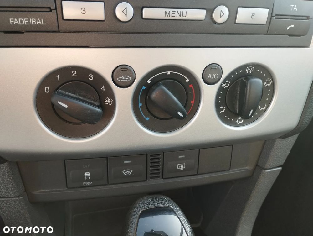 Ford Focus 1.6 16V Fun X - 13