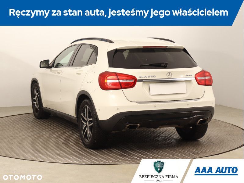 Mercedes-Benz GLA - 6