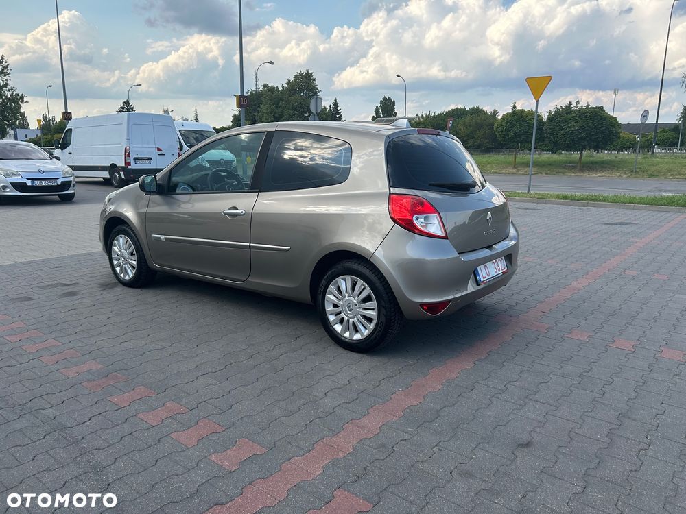 Renault Clio 1.6 16V GT - 6