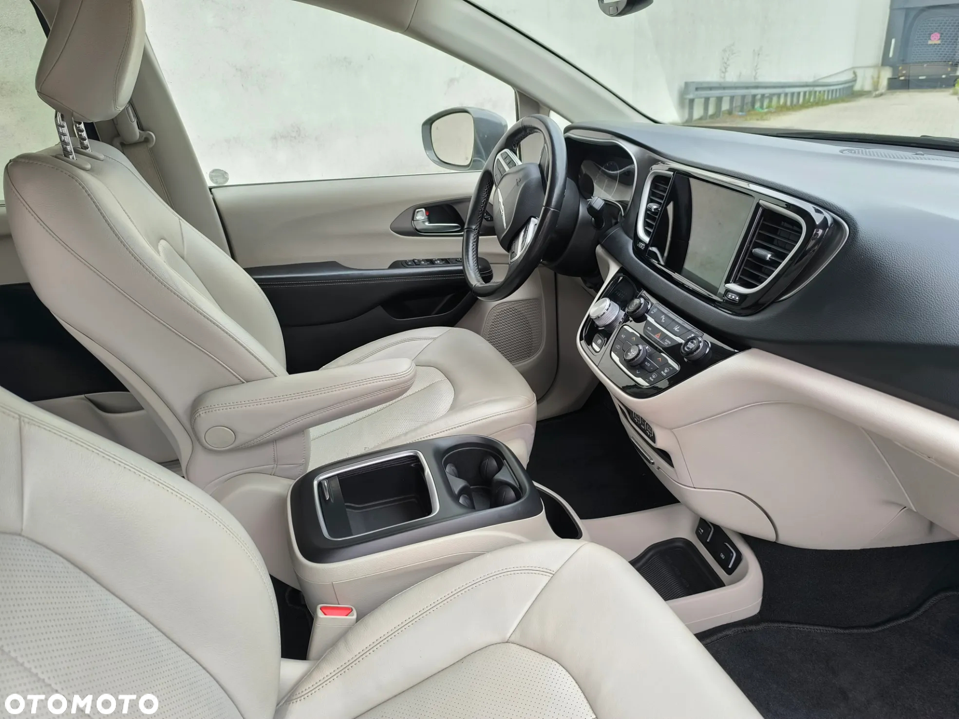 Chrysler Pacifica - 25