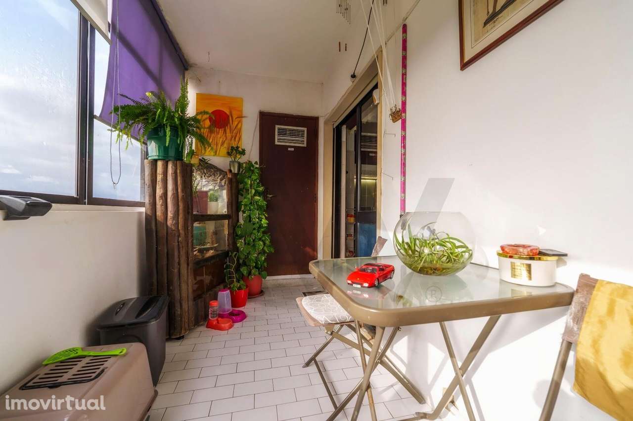 Apartamento T2, com áreas muito amplas e em muito bom estado de cons - Grande imagem: 5/23