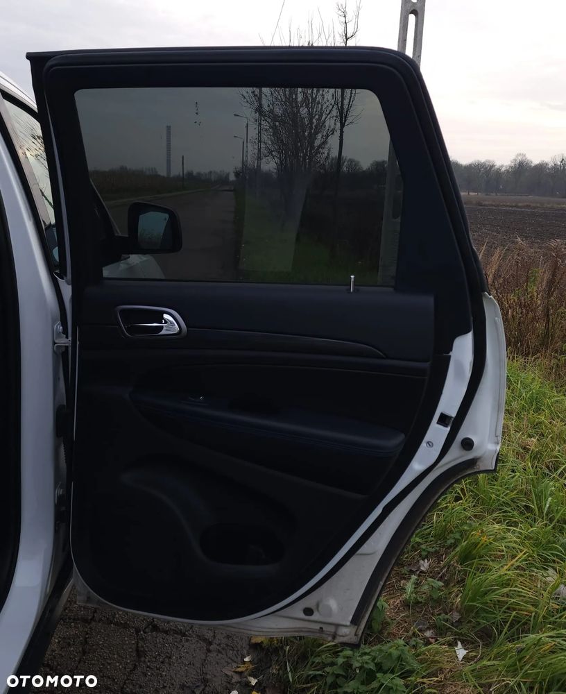 Jeep Grand Cherokee - 28