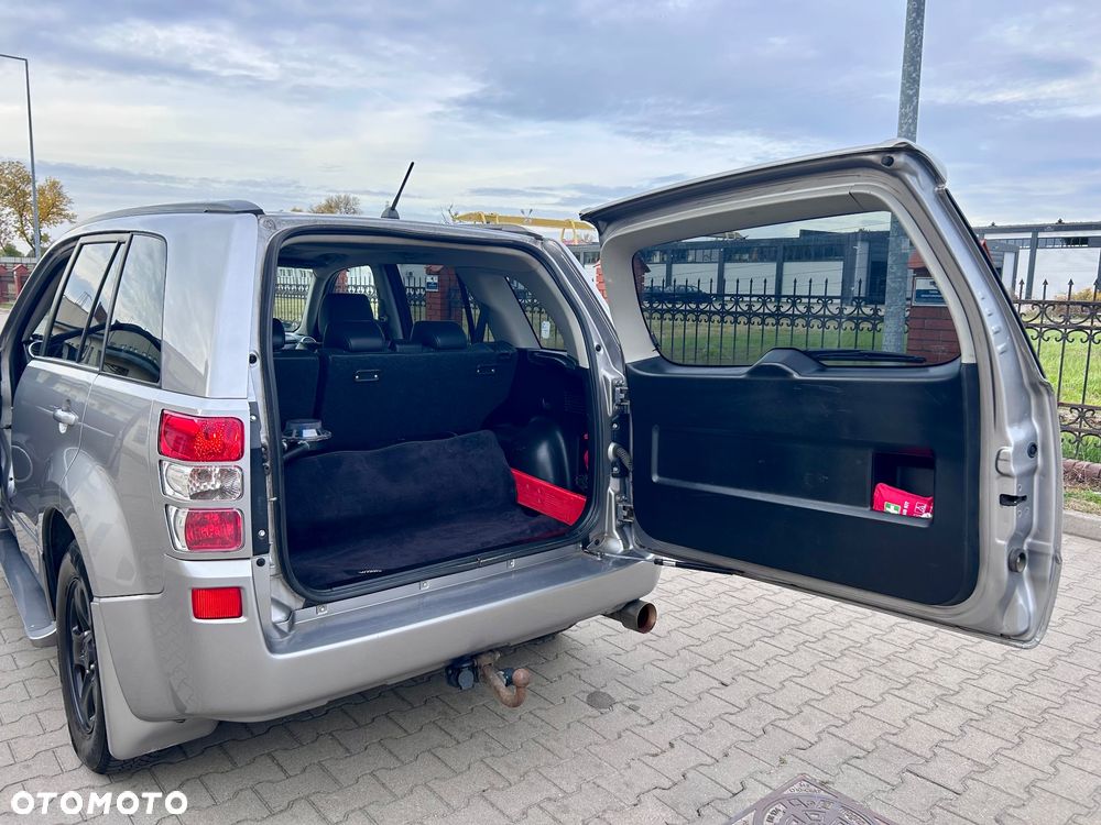 Suzuki Grand Vitara 3.2 V6 Elegance - 28