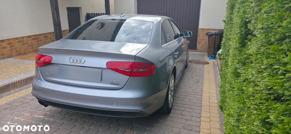 Audi A4 Limousine - 8