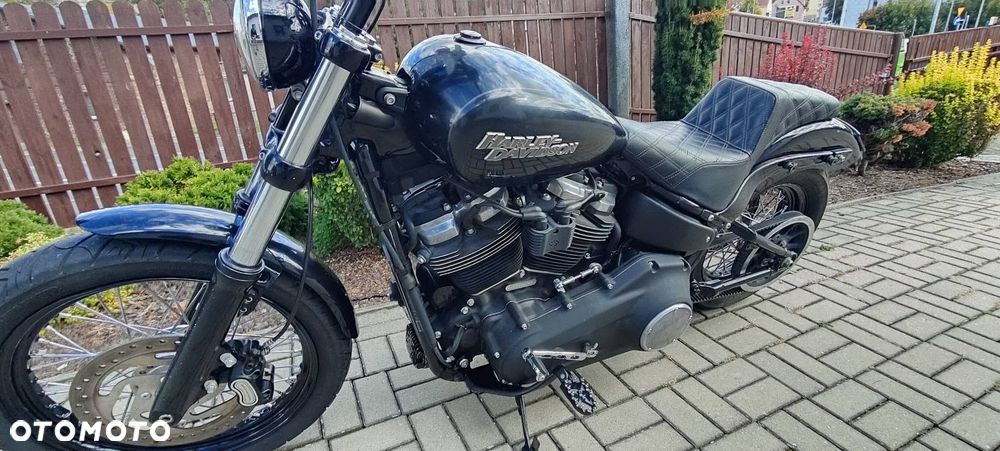 Harley-Davidson Softail Street Bob - 17