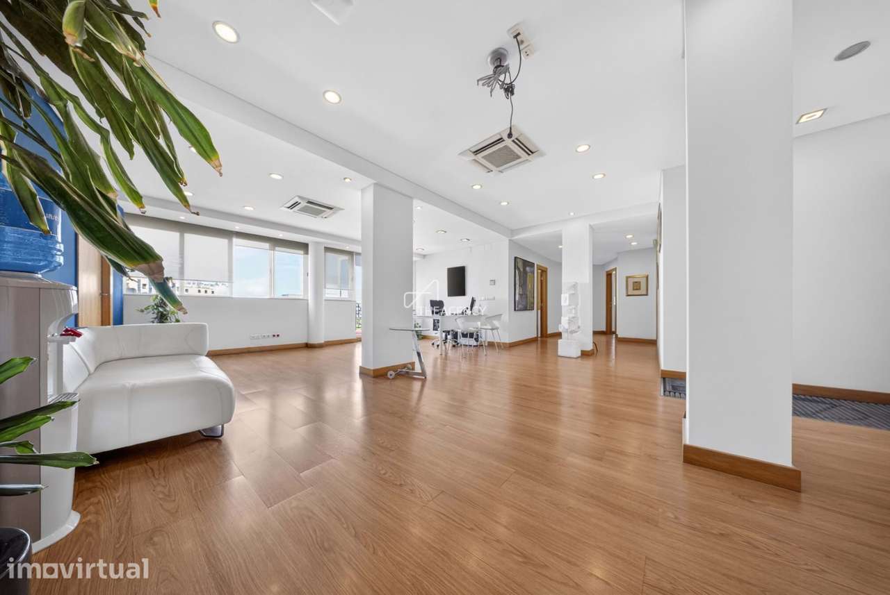 Apartamento T4 Penthouse com Varanda e Vista Cidade - Alvalade - Grande imagem: 3/25