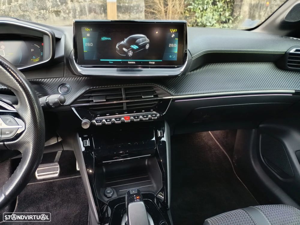 Peugeot e-208 GT - 11