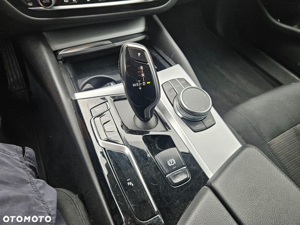 BMW Seria 5 520d xDrive Sport - 21