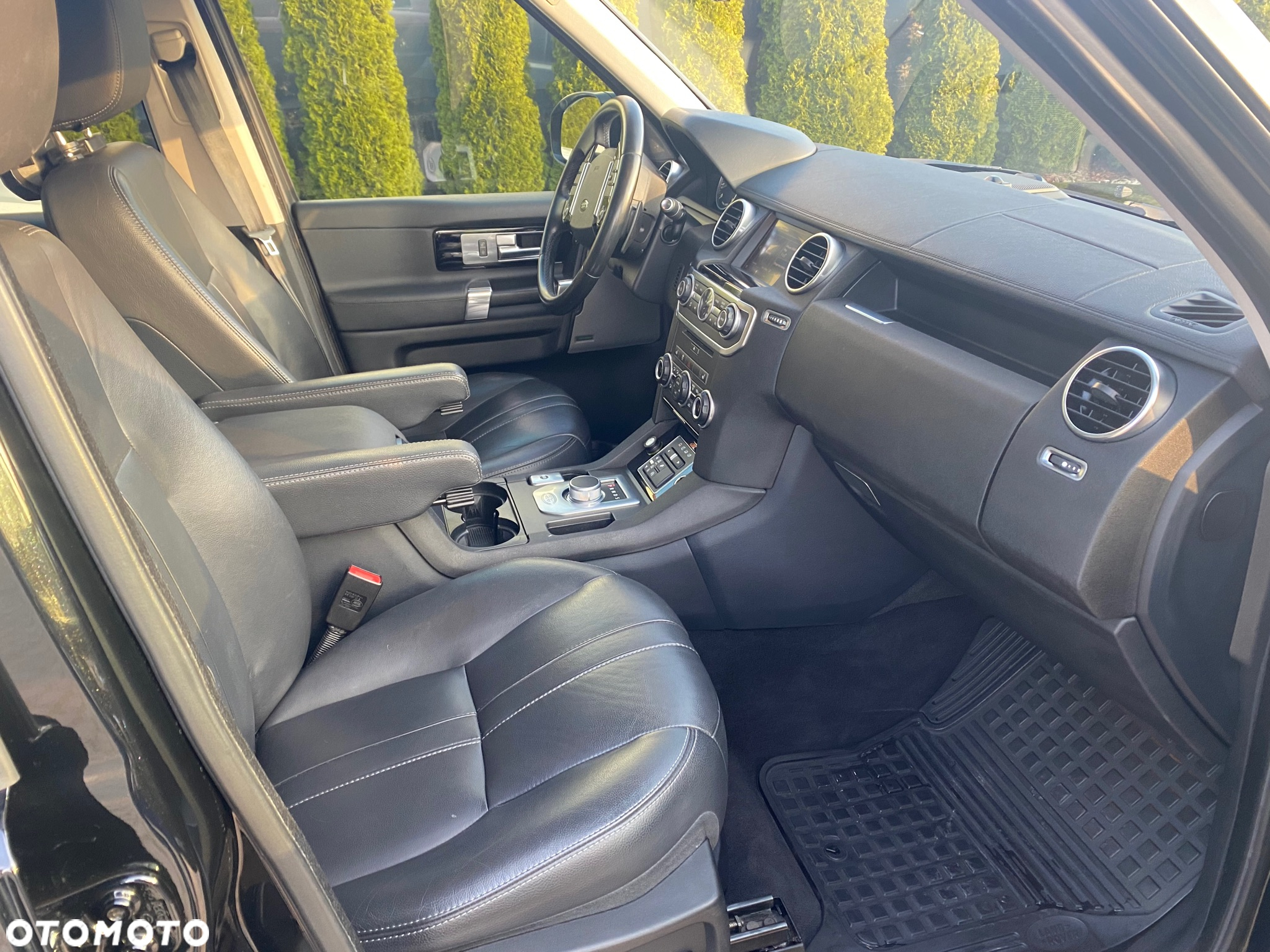 Land Rover Discovery IV 3.0 V6 SC HSE - 5